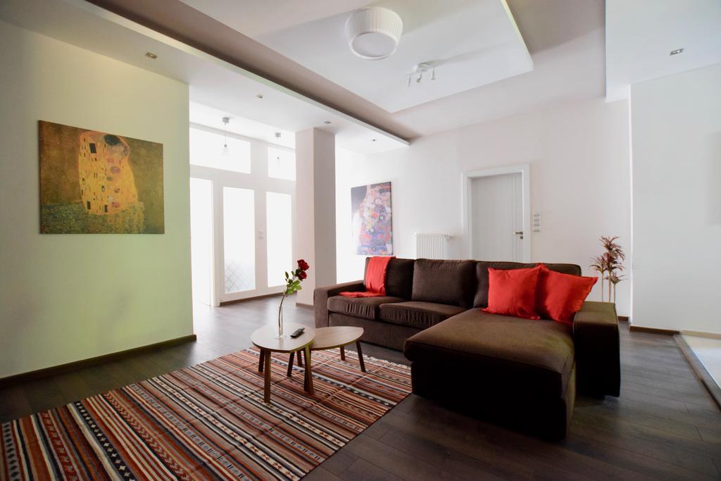 בודפשט Standard Apartment By Hi5 - Close To Buda Castle מראה חיצוני תמונה