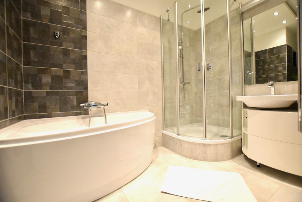 בודפשט Standard Apartment By Hi5 - Close To Buda Castle מראה חיצוני תמונה