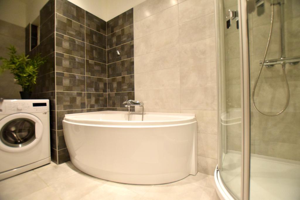 בודפשט Standard Apartment By Hi5 - Close To Buda Castle מראה חיצוני תמונה